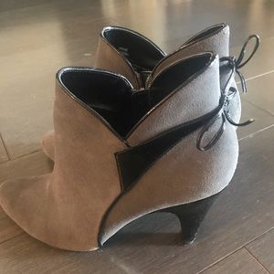 Naturalizer Grey Suade Boots Size 7.5